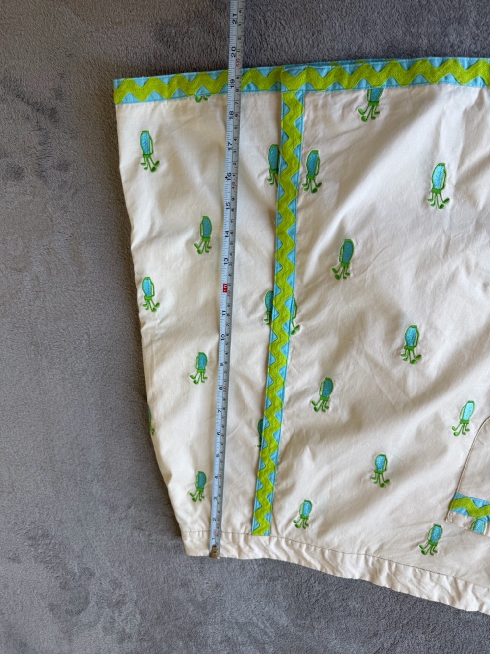 Lilly Pulitzer Cream Skirt with Green Embroidered Golf Motif - Picture 6 of 6